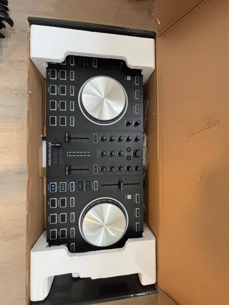 The Next Beat by Tiësto LX1 DJ Controller, Muziek en Instrumenten, Dj-sets en Draaitafels, Zo goed als nieuw, Dj-set, Overige merken