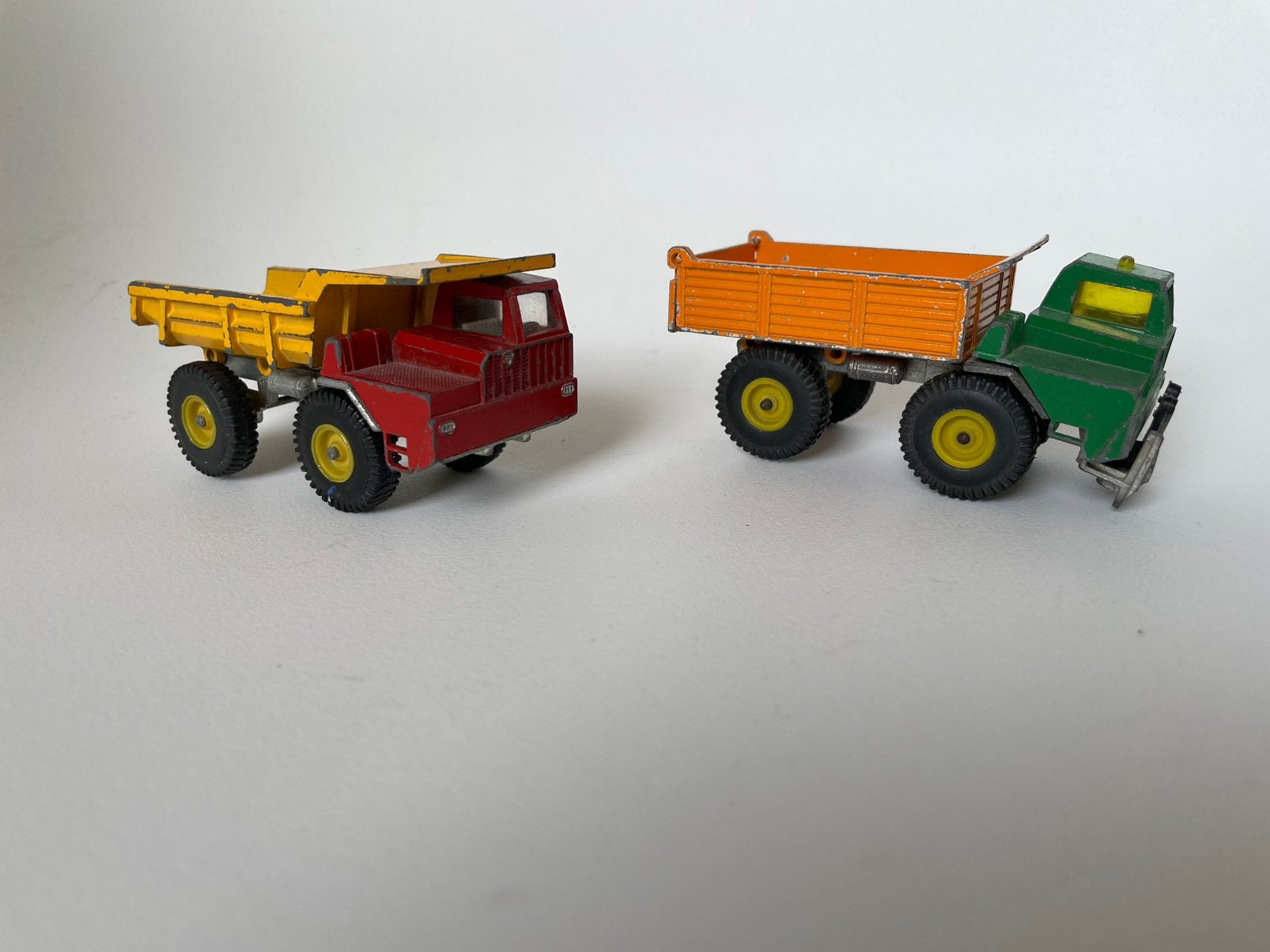model 2x Faun muldenkipper / dumper / sneeuwruimer Siku 1/50, Hobby en Vrije tijd, Ophalen of Verzenden, Gebruikt, Bus of Vrachtwagen