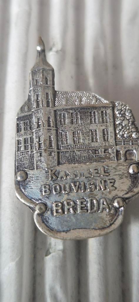 Speldje Kasteel Bouvigne Breda, Verzamelen, Speldjes, Pins en Buttons, Ophalen of Verzenden, Overige onderwerpen