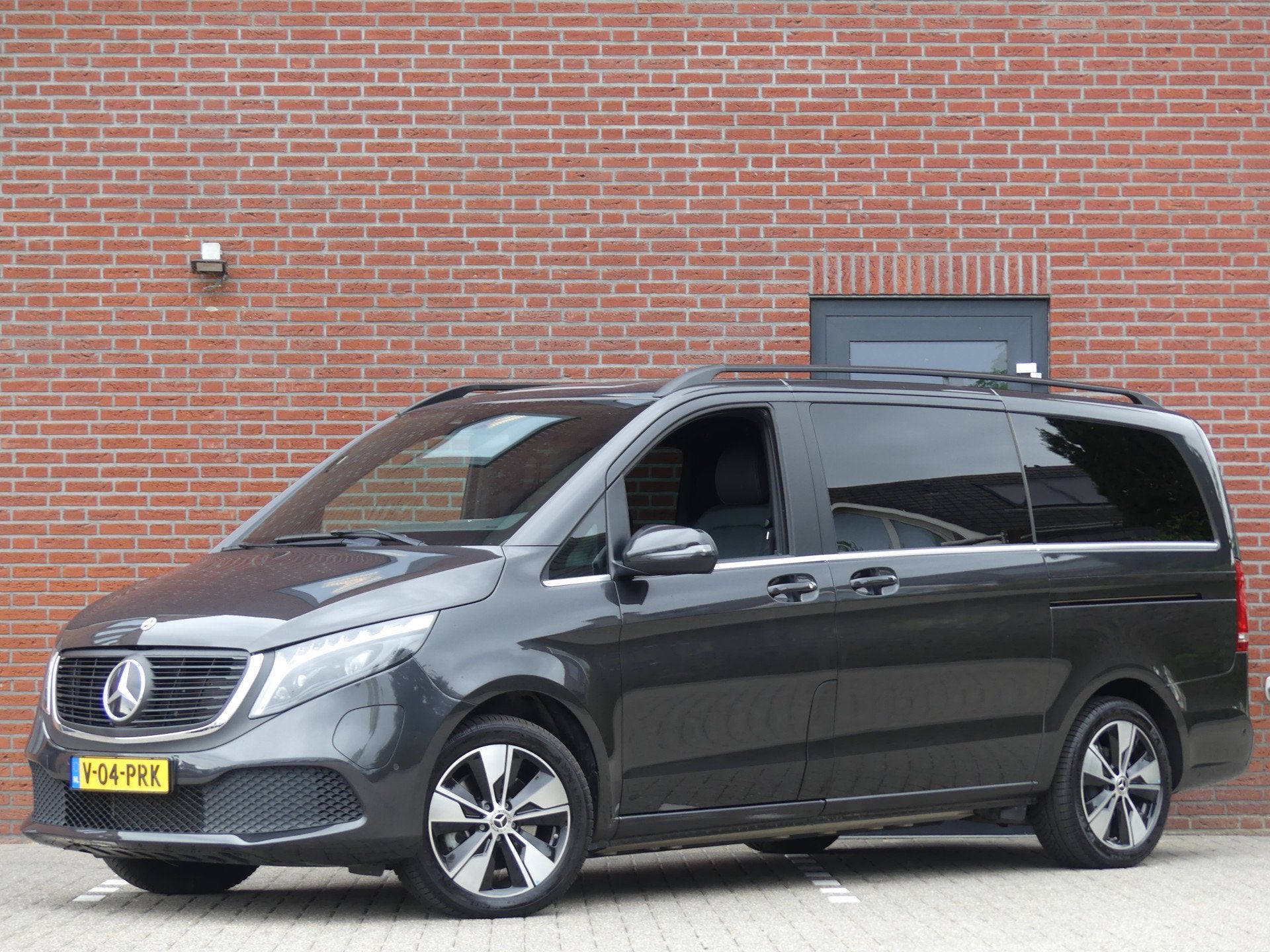 Mercedes-Benz Eqv