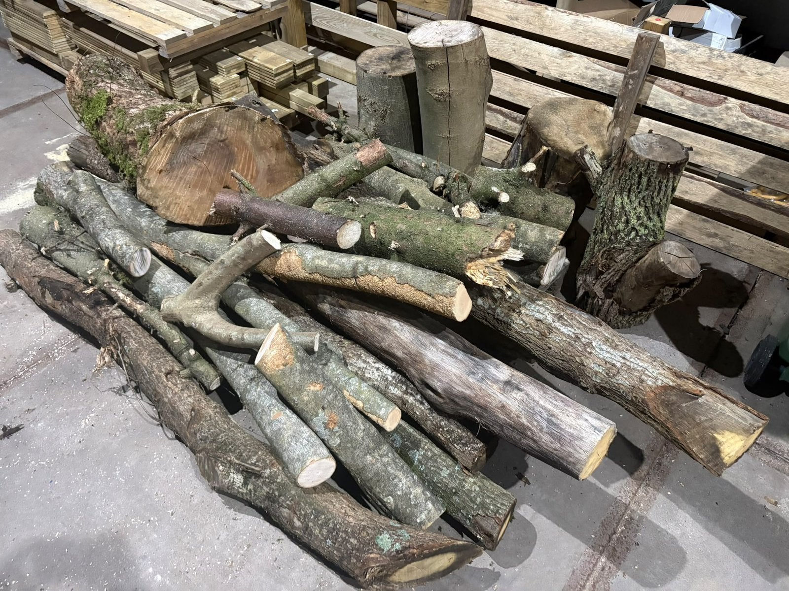 Haardhout stammen diverse soorten vers gezaagd, Minder dan 3 m³, Ophalen, Stammen