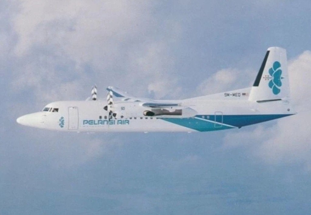Pelangi Air Fokker 50 ansichtkaart, Ophalen of Verzenden, Nieuw, Kaart, Foto of Prent