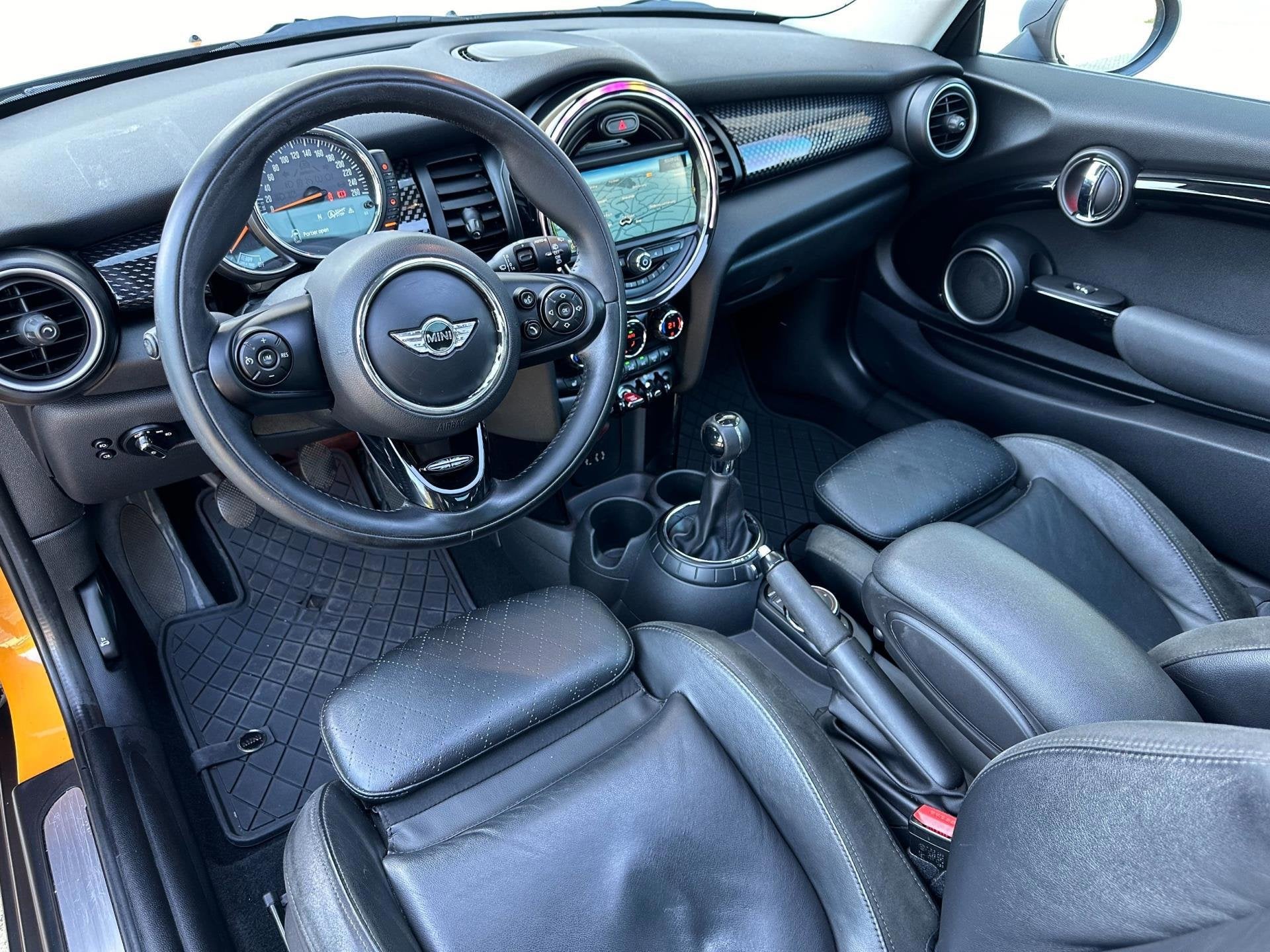 Mini Mini 2.0 Cooper S|PANO|LEER|NAVI|CRUISE|, Auto's, Voorwielaandrijving, 1998 cc, Gebruikt, Automatische klimaatregeling