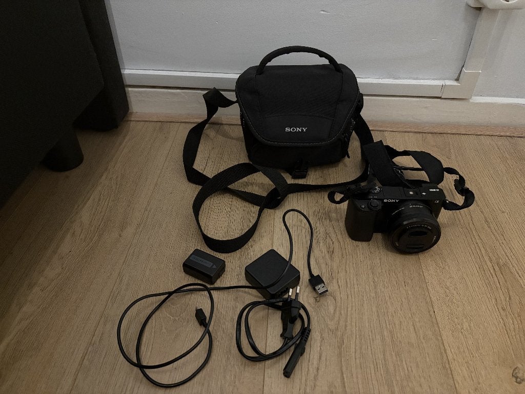 Sony A6000 + bag + secondary battery, Kantelbaar/draaibaar scherm, Verzenden, Overige typen, Zo goed als nieuw