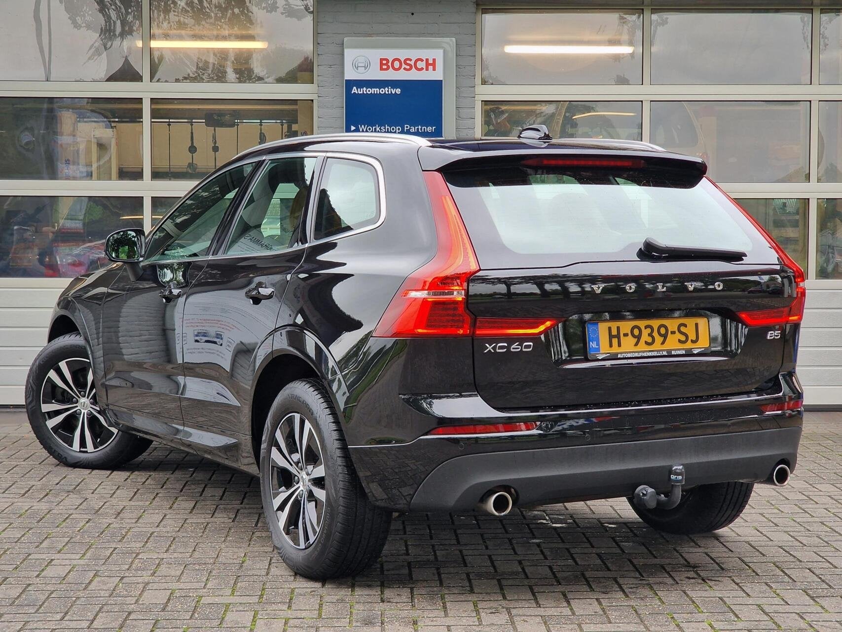 Volvo XC60 2.0 B5 251PK Inscription|Trekhaak|ACC|Clima|Carpl, Gebruikt, Euro 6, 4 cilinders, Zwart