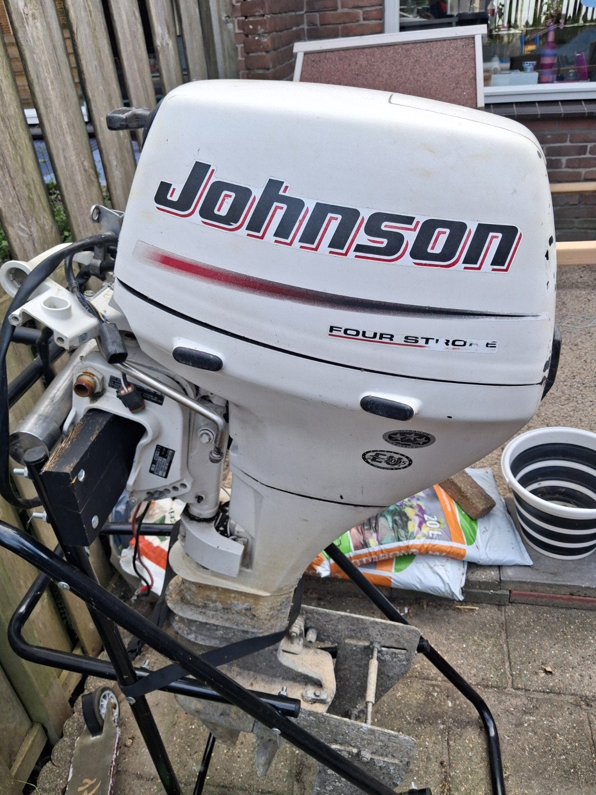 Nette Johnson 15PK 4-takt buitenboordmotor, Ophalen