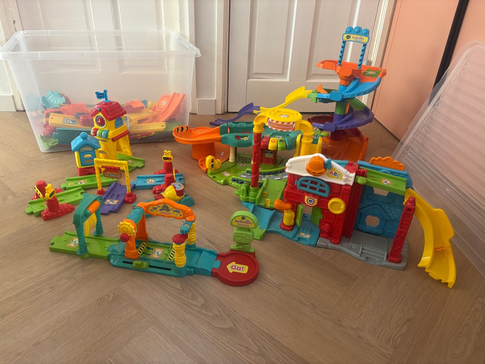 Diverse Toet Toet Auto banen en gebouwen (grote partij), Kinderen en Baby's, Speelgoed | Vtech, Ophalen, Gebruikt, 2 tot 4 jaar