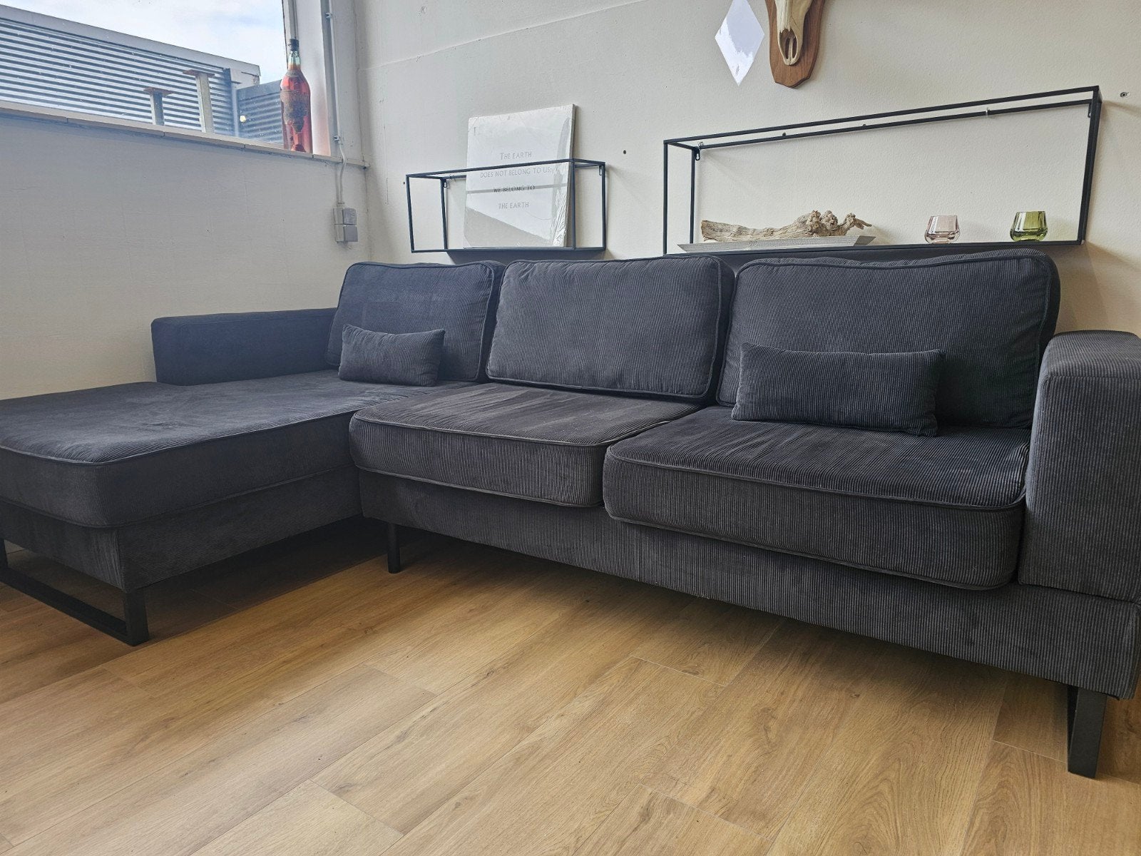 Donker grijze Ribstof hoekbank, Zo goed als nieuw, Info@homefriesland.nl, Kelvinstraat 6 8912BA, Home Friesland