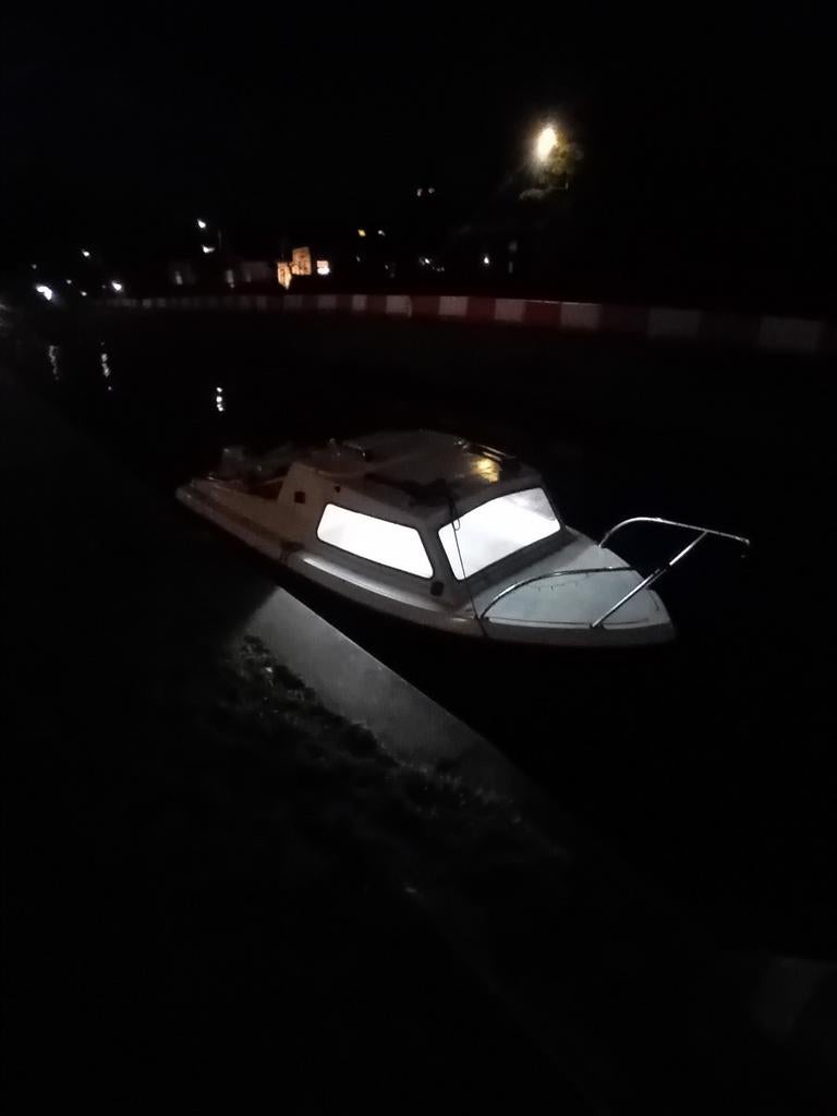 Kajuitboot 15 pk 4 takt suzuki met trailer, Ophalen, 10 tot 30 pk, Zo goed als nieuw, Tot 6 meter