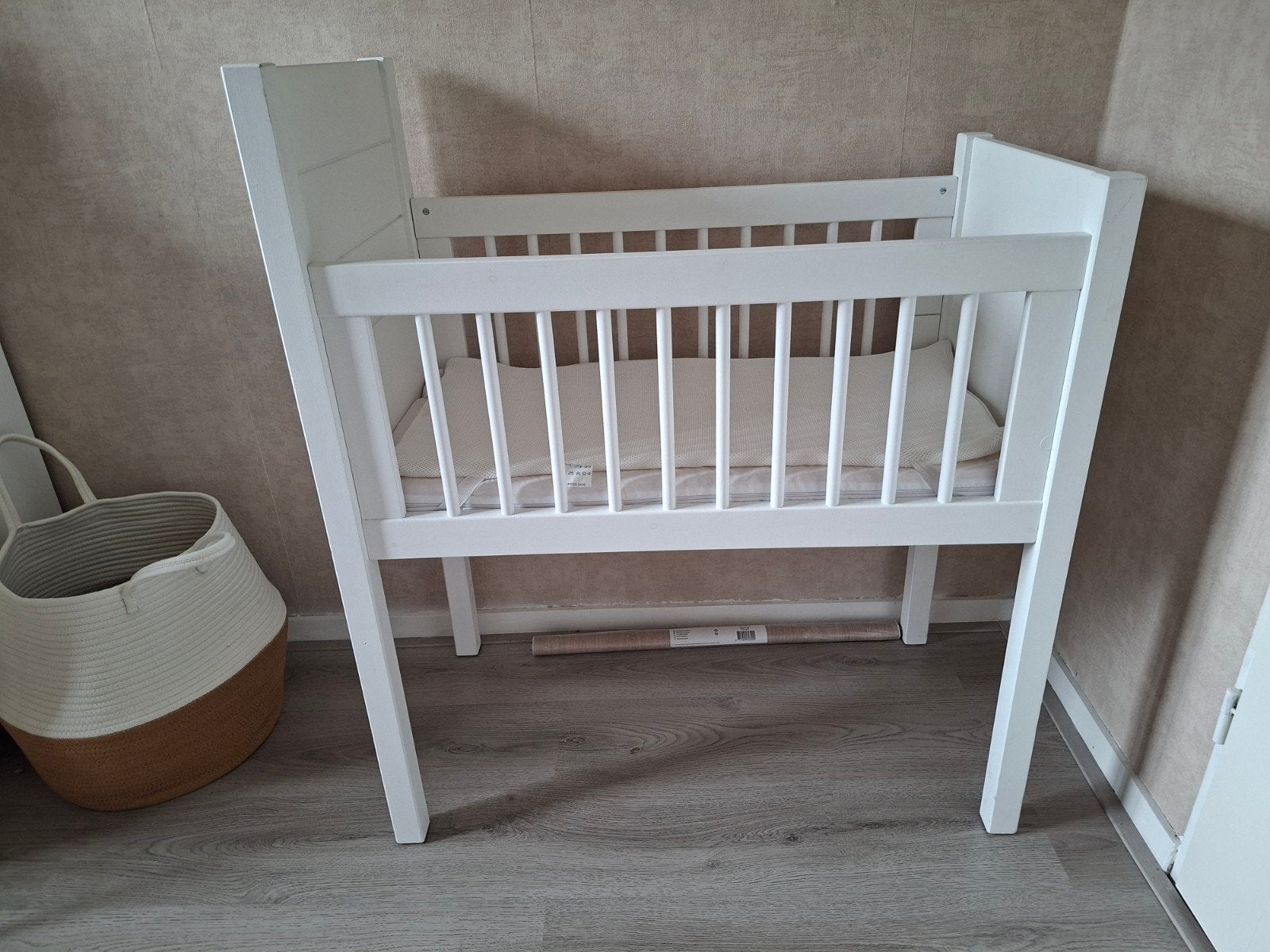 Wit houten wieg met matras hele goede staat, Ophalen, Gebruikt, Wieg