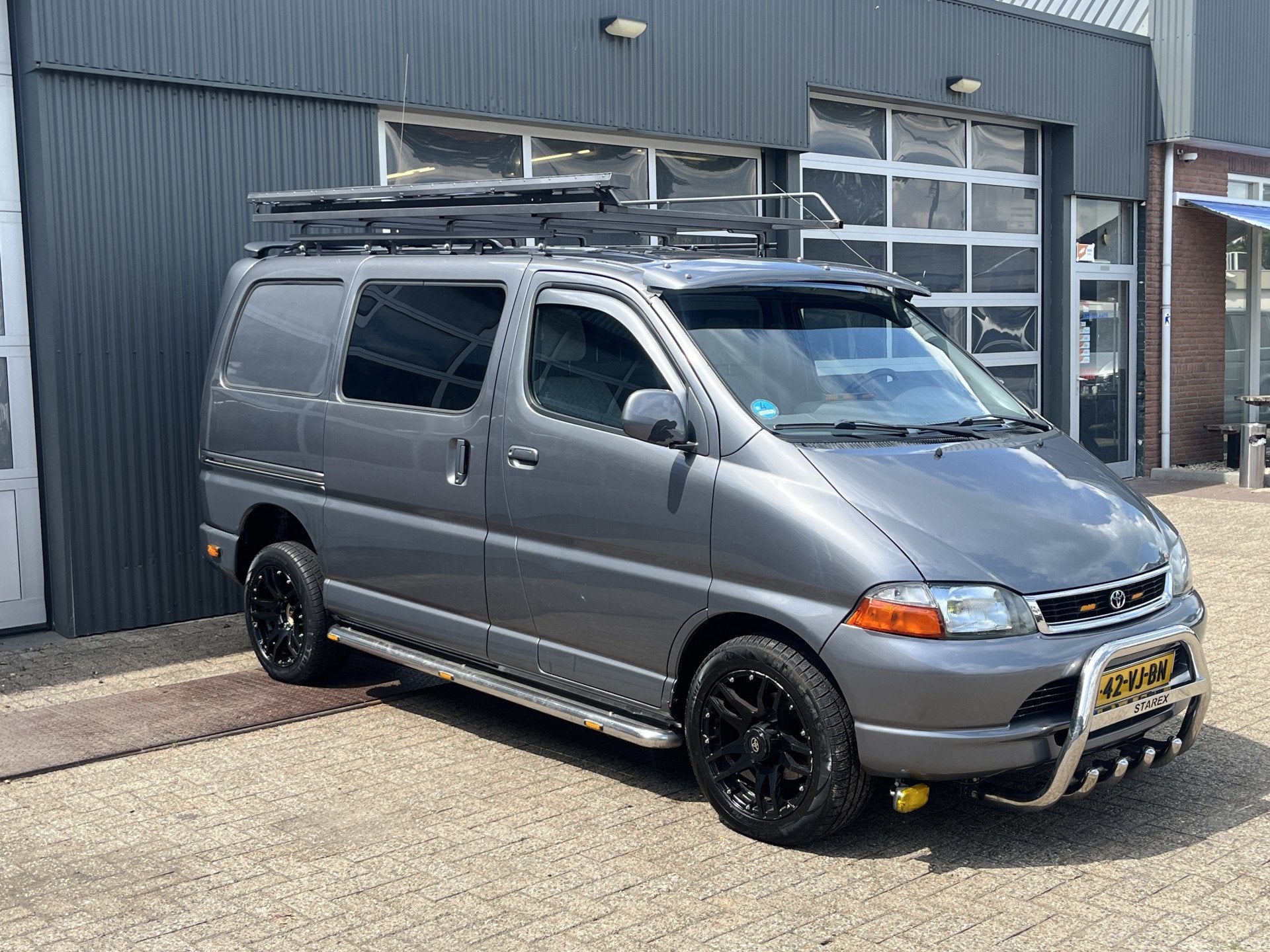 Toyota HiAce 2.7i Benzine DC Automaat Airco Achteruitrijcame, Auto's, Stof, Gebruikt, 1657 kg, Origineel Nederlands
