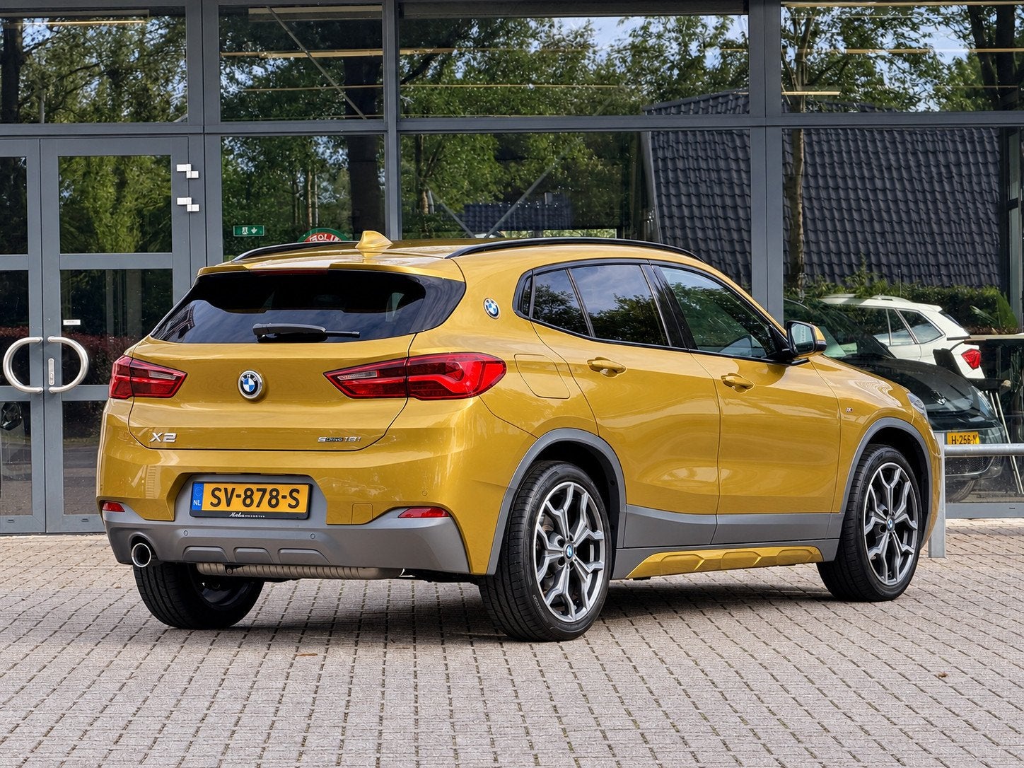 BMW X2 sDrive18i Executive | Automaat | M Sport | Trekhaak |, Dealer onderhouden, Gebruikt, Alcantara, 3 cilinders