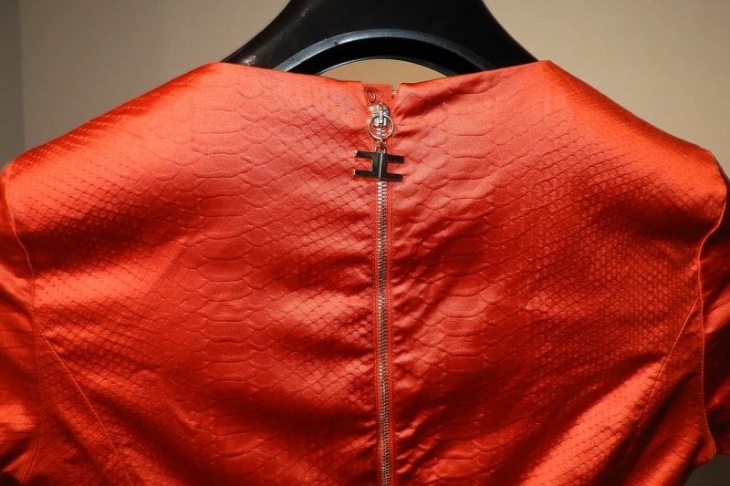 Elisabetta Franchi satijn achtige top warme tint rits hanger, Oranje, Korte mouw, Maat 36 (S), Gedragen