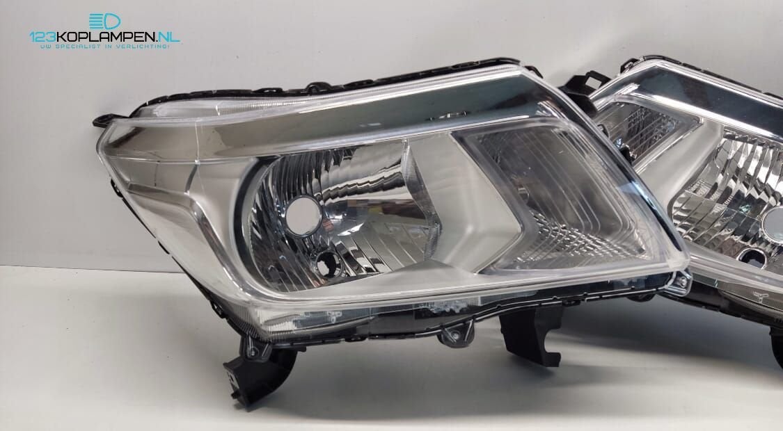 Nissan Navara 4 H4 koplamp links rechts, Auto-onderdelen, Gebruikt, -, -, Ophalen of Verzenden