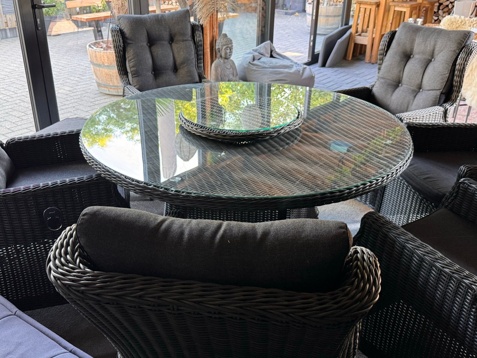 Luxe Wicker Tuinset met Ronde Tafel en Comfortabele Stoelen, Ophalen, Eettafel, 6 zitplaatsen, Zo goed als nieuw