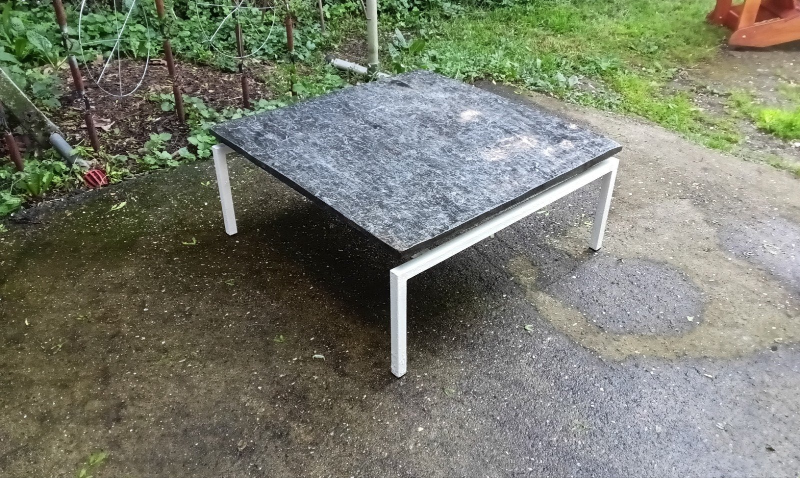 Vintage Brutalistische Salontafel met Leistenen Blad, Huis en Inrichting, Tafels | Salontafels, Gebruikt, 50 tot 100 cm, Overige materialen