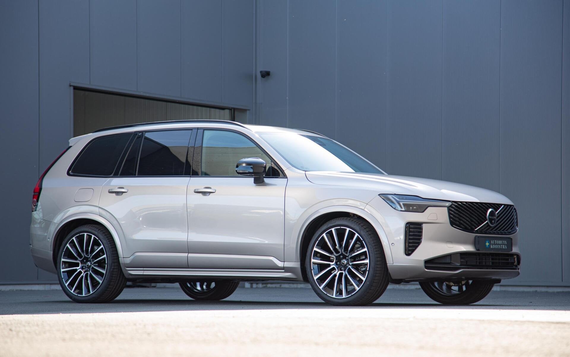 Volvo XC90 2.0 T8 Plug-in hybrid AWD Ultra Dark Full Option, Auto's, Dealer onderhouden, Gebruikt, Zwart, 4 cilinders
