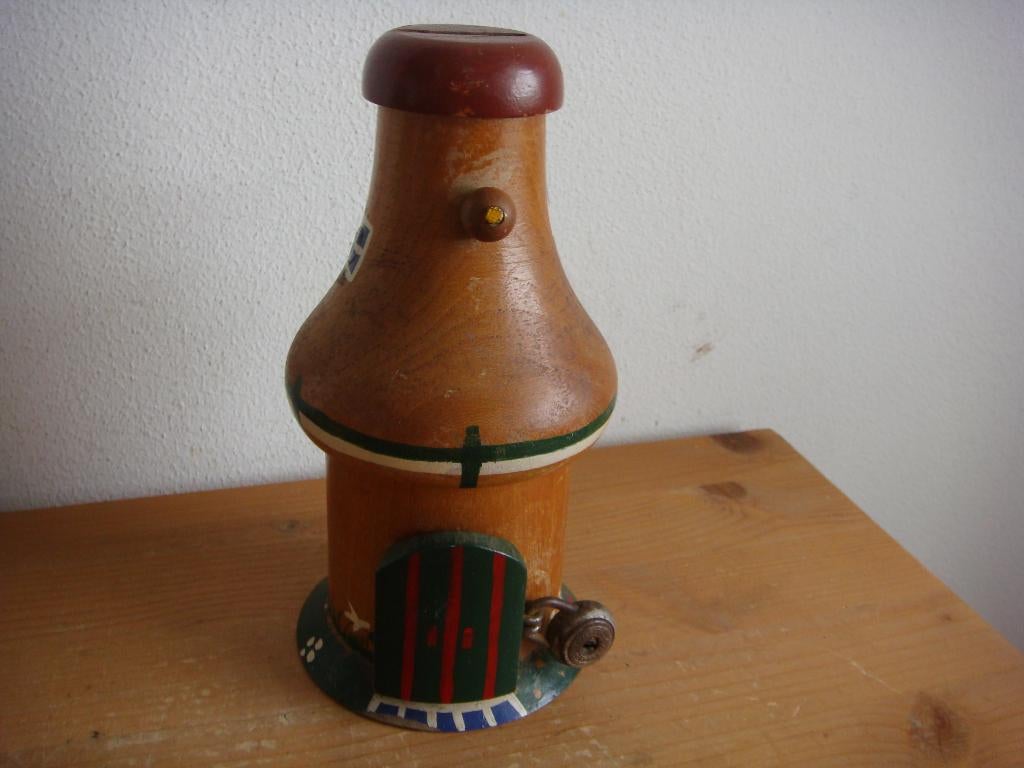 Ouderwetse houten spaarpot, Ophalen of Verzenden, Zo goed als nieuw, Hout, Object of Gebouw
