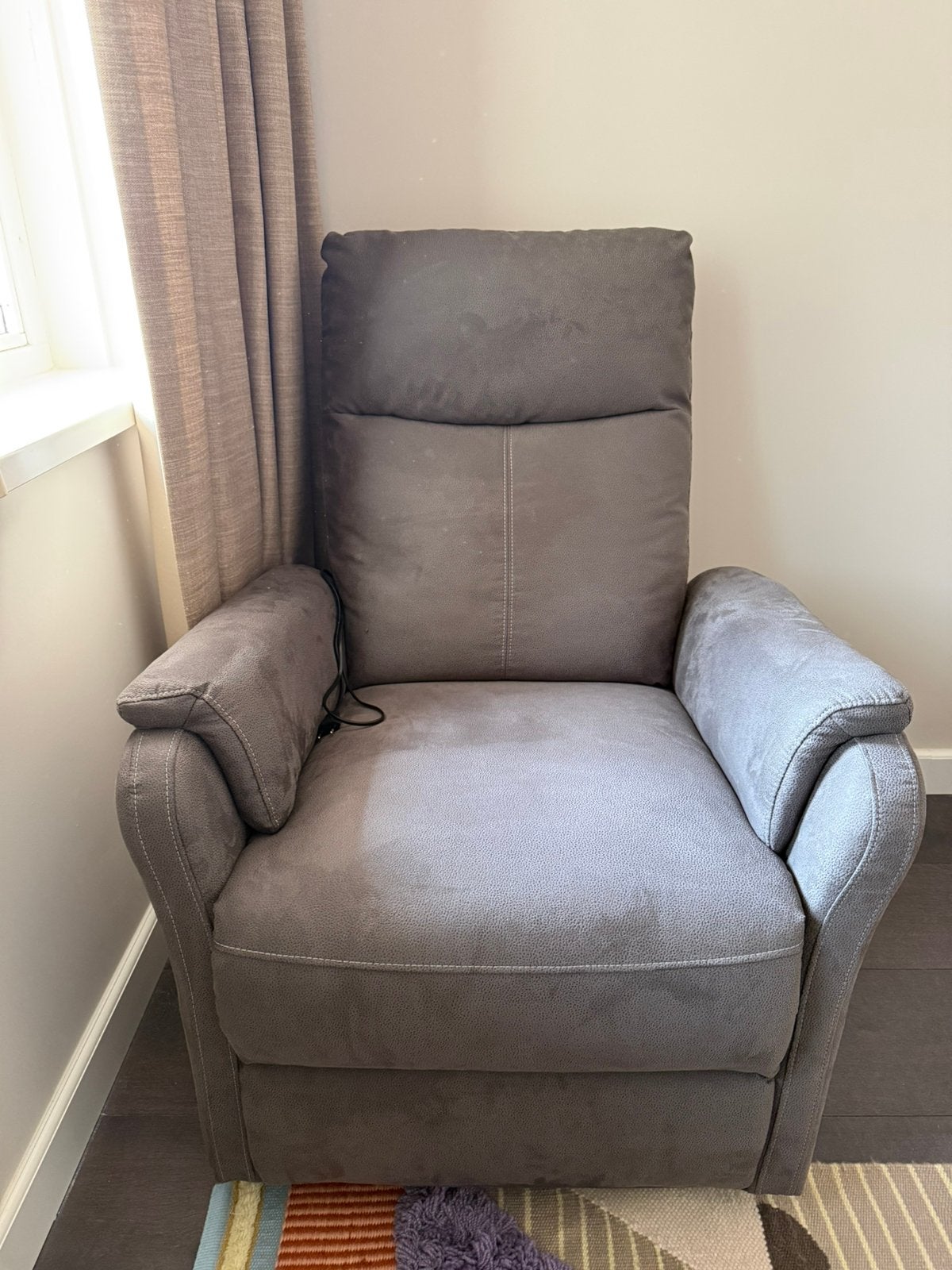 Fauteuil elektrisch grijs kunstleer, Ophalen, Zo goed als nieuw, 75 tot 100 cm, 50 tot 75 cm