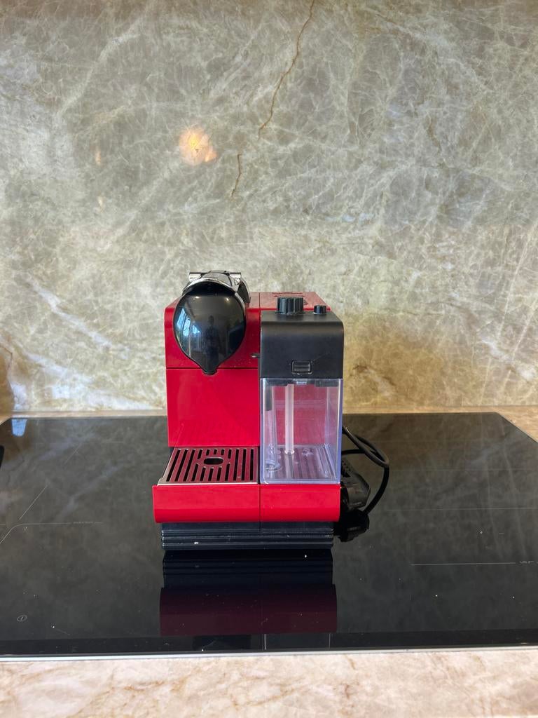 Nespresso DeLonghi koffiezetapparaat rood, Ophalen, Gebruikt, Espresso apparaat, 1 kopje