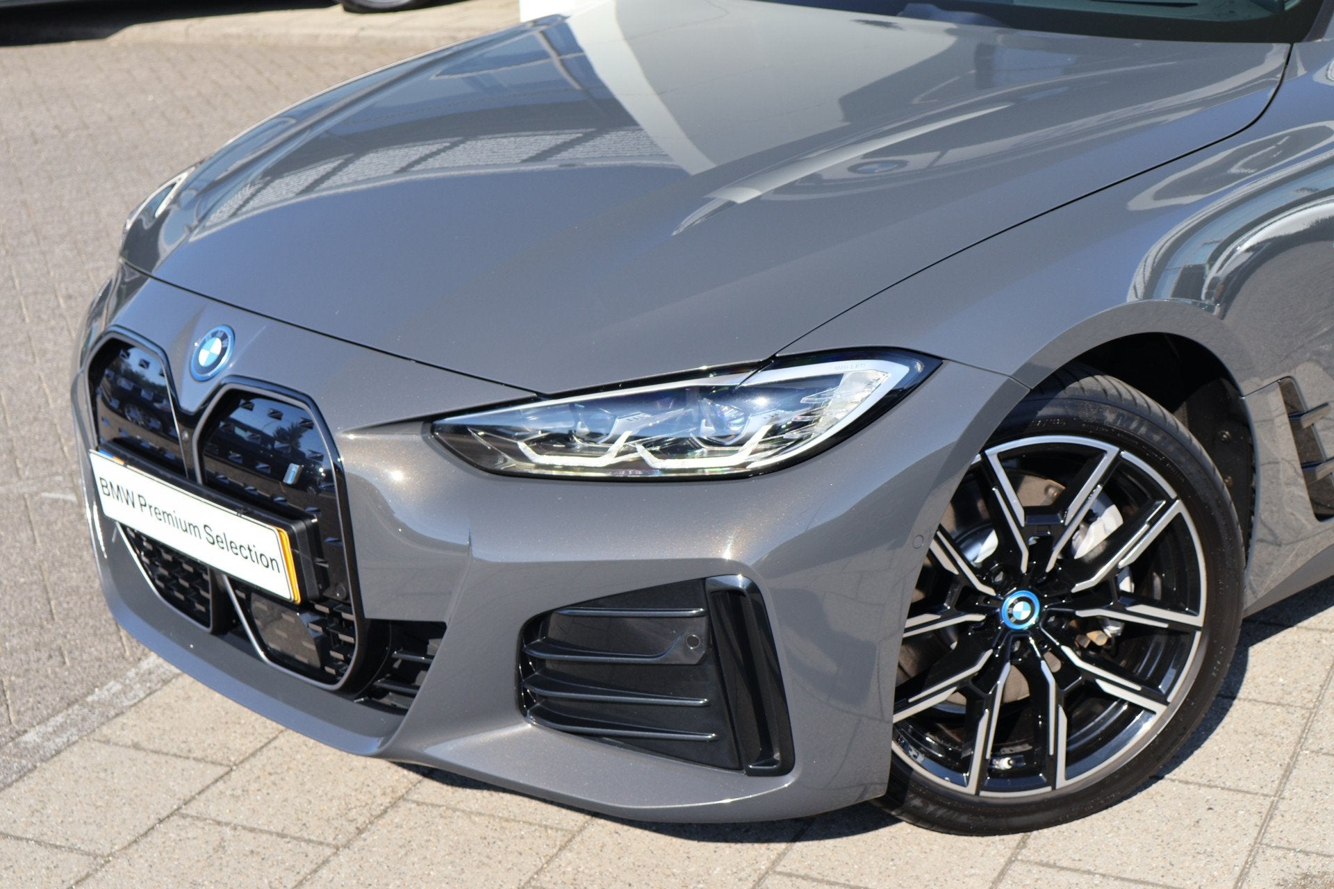 BMW i4 eDrive40 High Executive M Sport / Stoelverwarming / P, Auto's, Dealer onderhouden, Achterwielaandrijving, Gebruikt, Met garantie (alle)