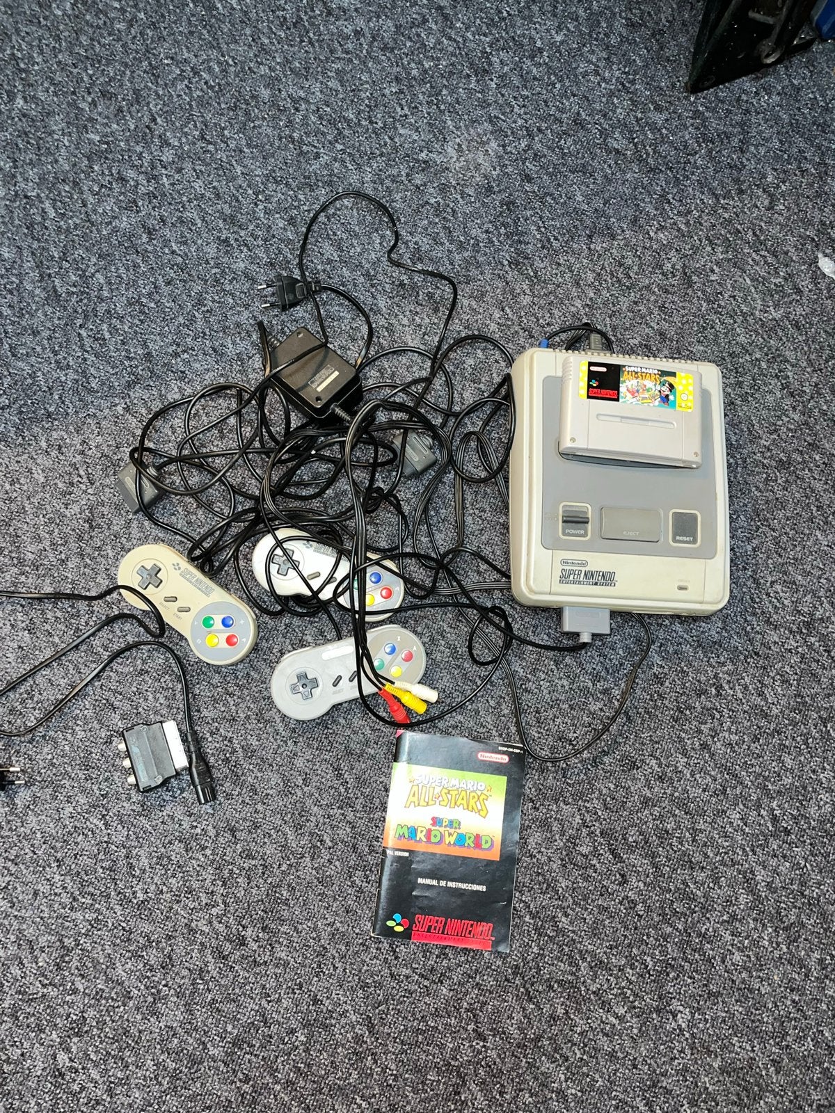 Super Nintendo SNES Console met 3 controllers en games, Spelcomputers en Games, Spelcomputers | Nintendo Super NES, Ophalen of Verzenden