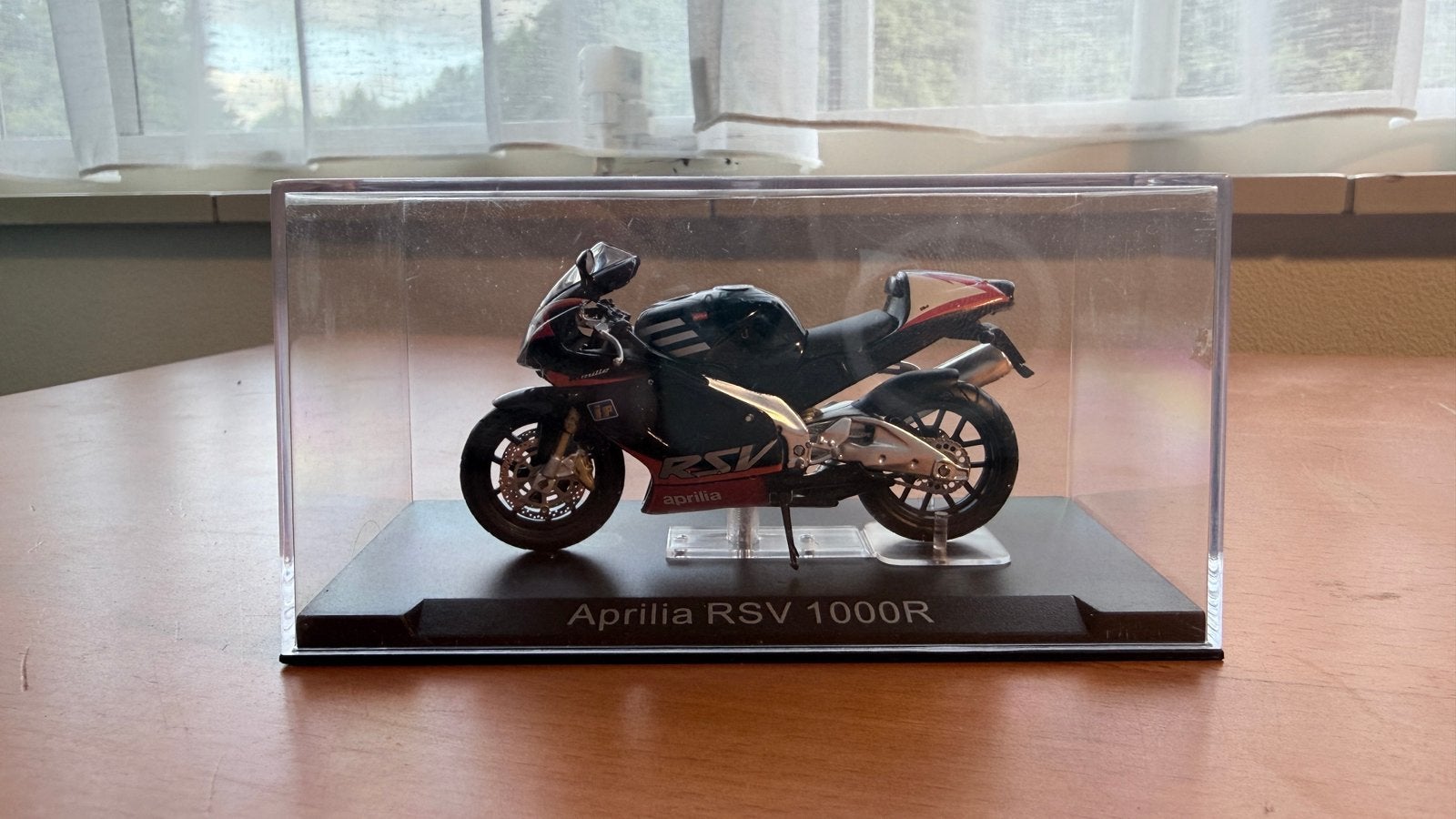 Aprilia RSV 1000R modelmotor schaal 1:24, Overige merken, Ophalen of Verzenden, Zo goed als nieuw, Groter dan 1:32