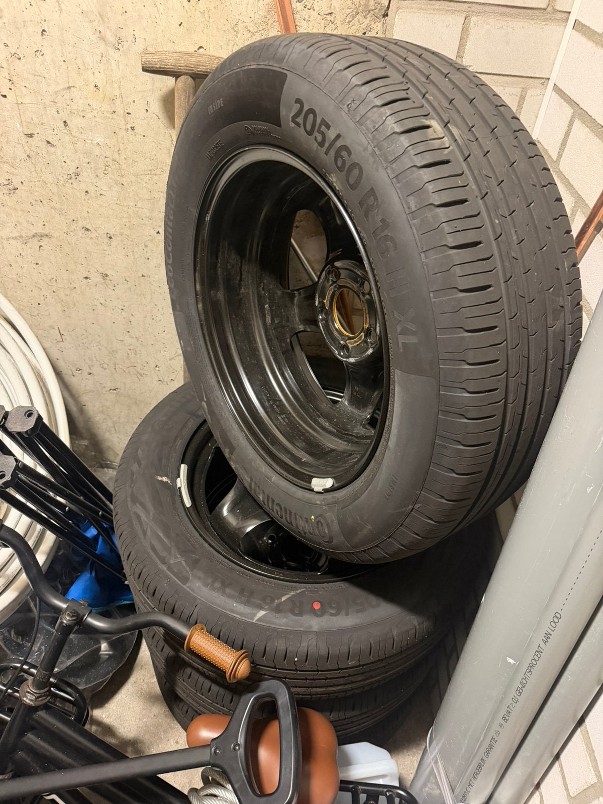 Mercedes banden Continental 205/60R 16H, Auto diversen, Ophalen, Zo goed als nieuw