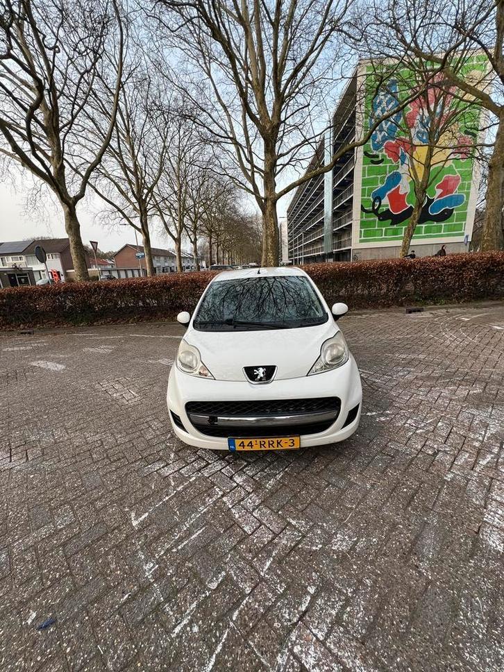 Peugeot 107 1.0 12V 5DR 2011 Wit, Auto's, Voorwielaandrijving, Zwart, 4 stoelen, Origineel Nederlands