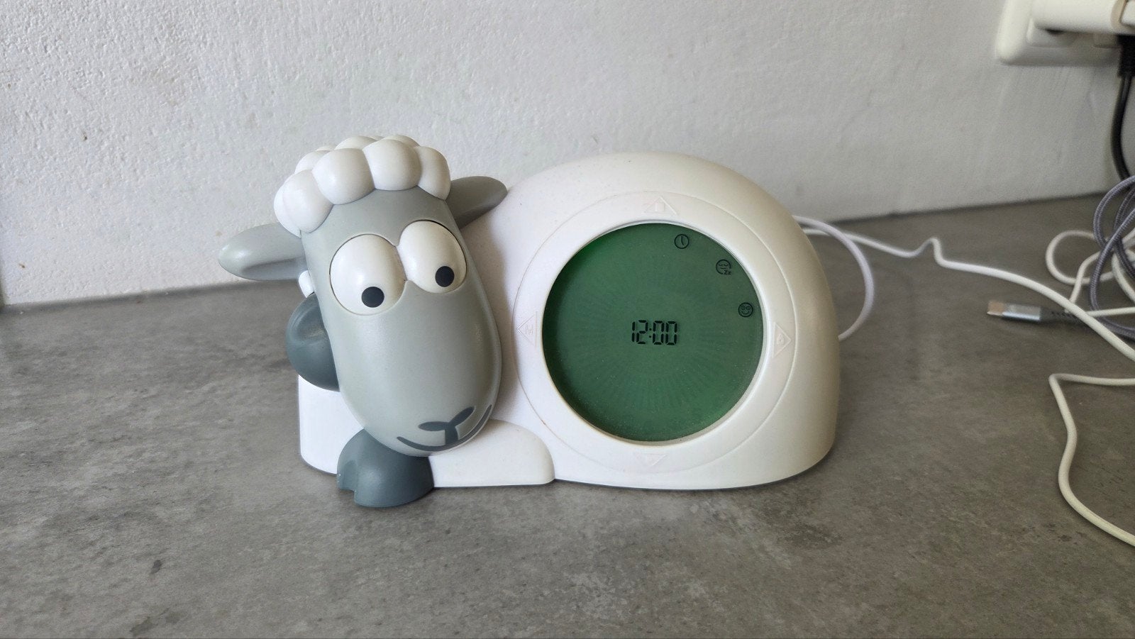 Schattige schaap wekker - Zonneverkleuring, zonder USB, Witgoed en Apparatuur, Wekkers, Ophalen of Verzenden, Gebruikt, Digitaal