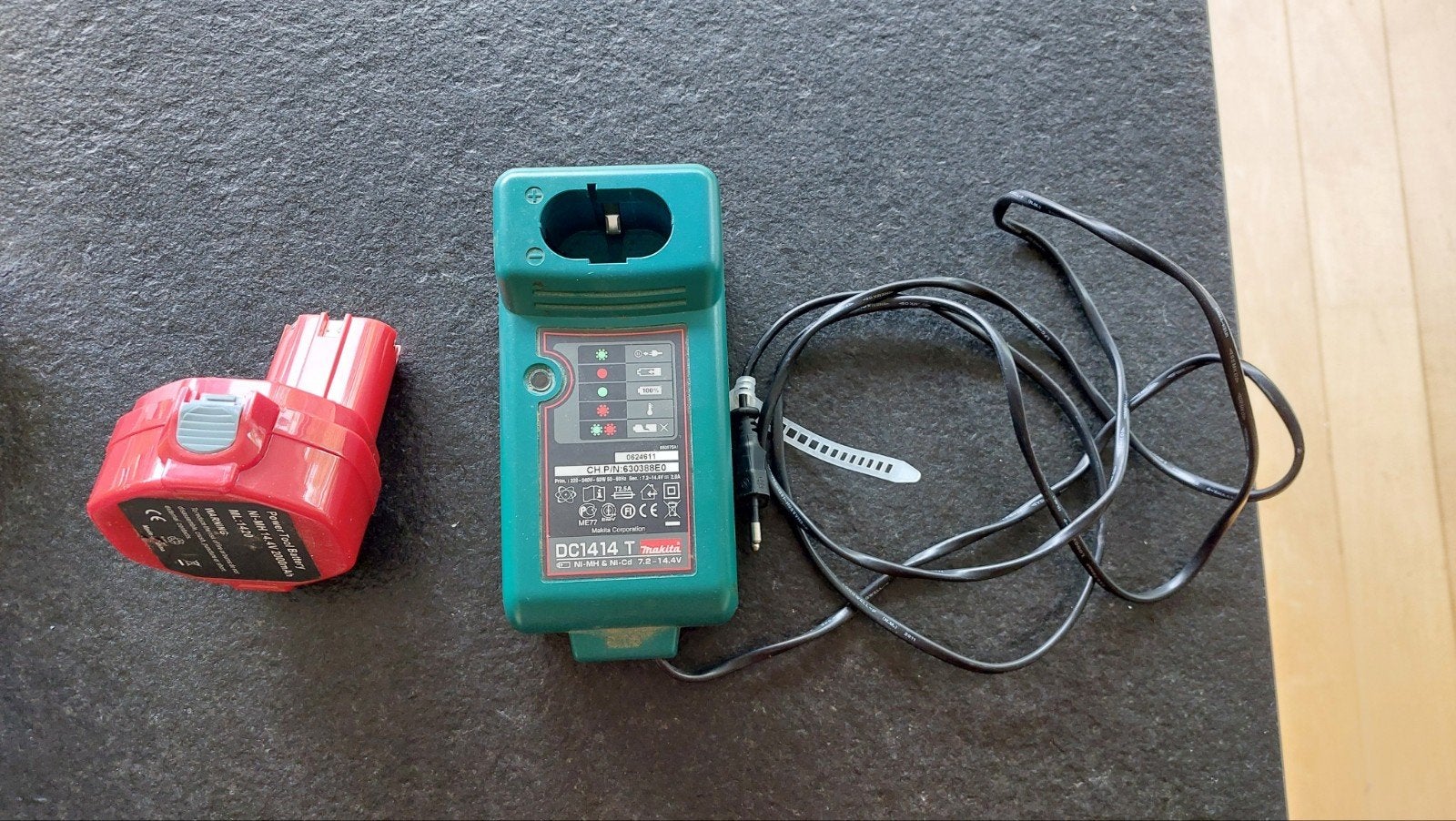 Makita DC1414T lader + accu (merk: 123accu), Ophalen of Verzenden, Gebruikt