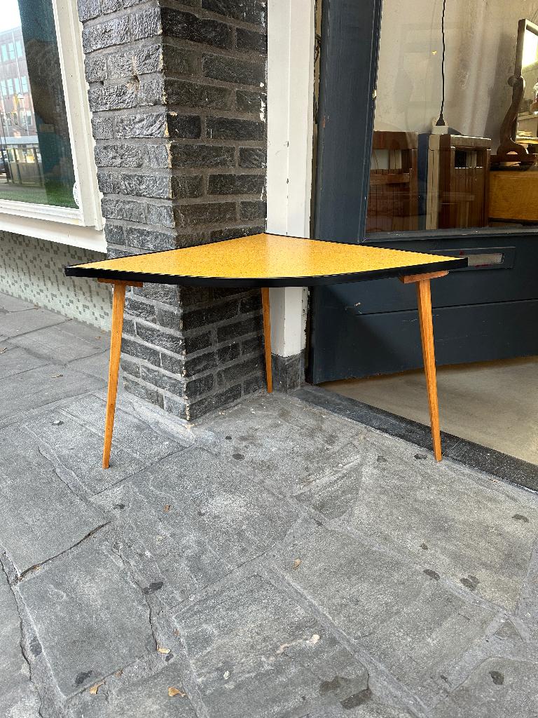 SALE: vintage, brocante hoektafel, bijzettafel, plantentafel, Ophalen