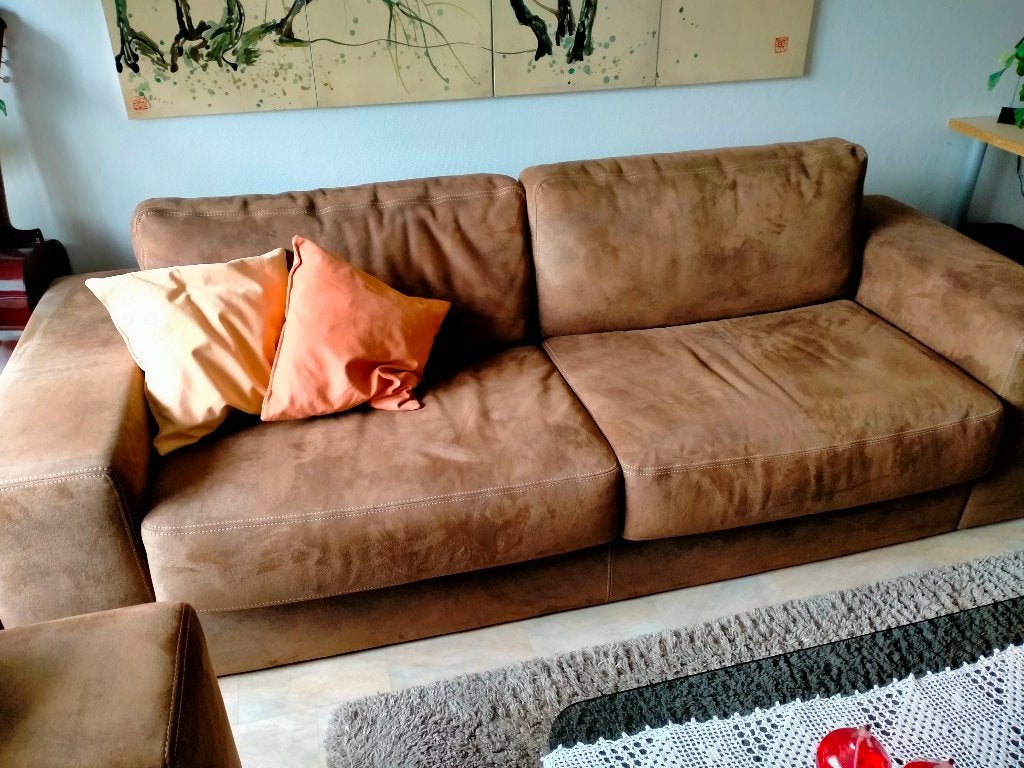 Prachtige suede bank met glazen salontafel, Ophalen, Driepersoons, Zo goed als nieuw, Rechte bank