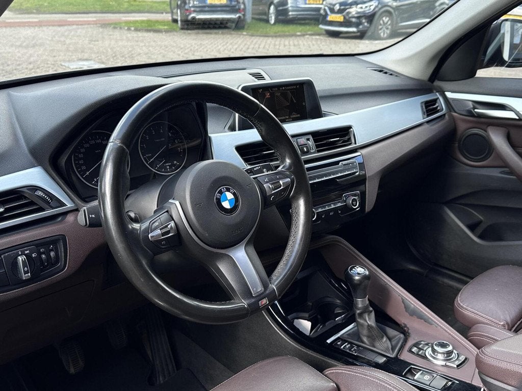 BMW X1 sDrive18i xLine Leer, Pano, Climat, Navi, Bluetooth,, Auto's, BMW, Gebruikt, 1370 kg, Leder, Bedrijf