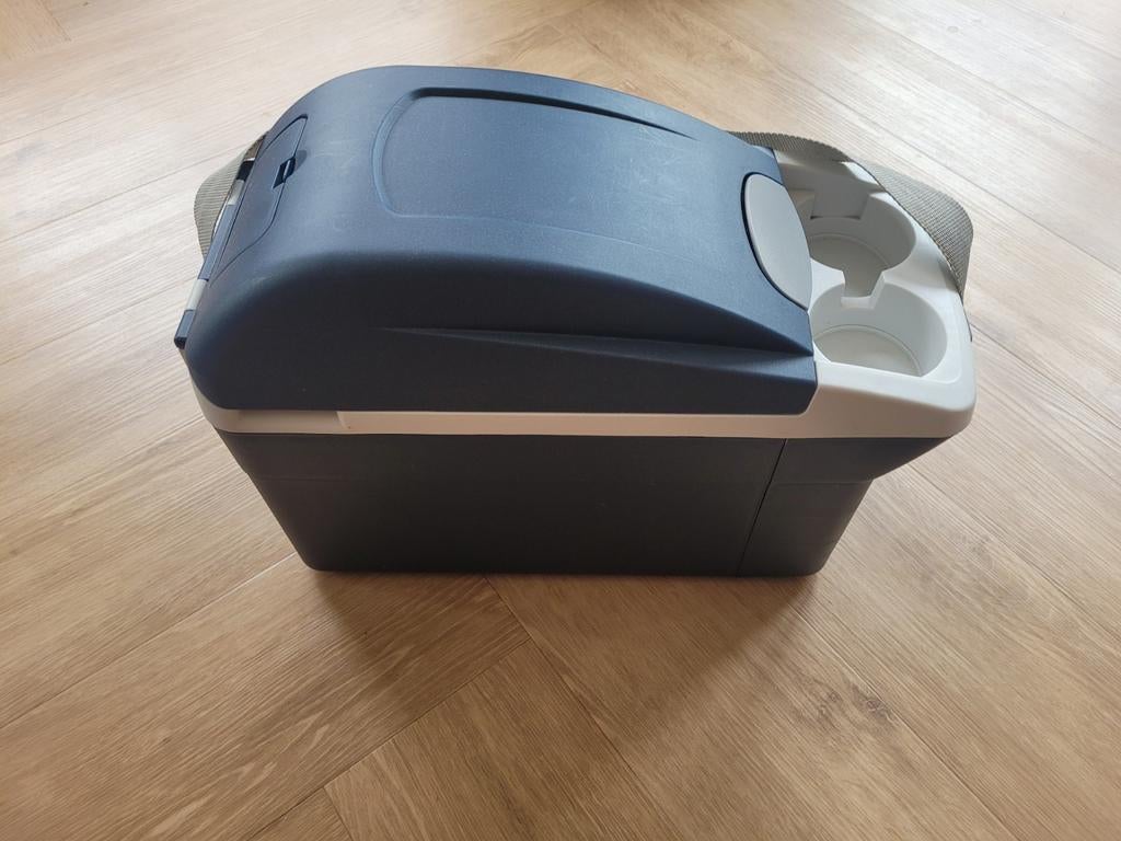 Elektrische koelbox met bekerhouders en draagriem, Ophalen of Verzenden, Zo goed als nieuw, Koelbox, Elektrisch