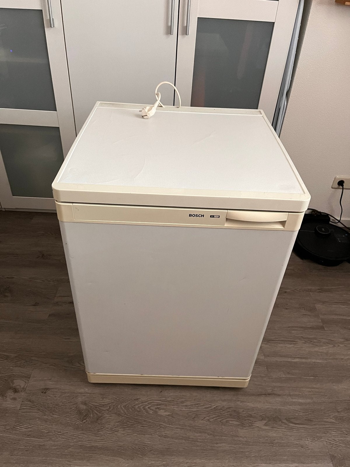 Bosch vriezer met 3 lades - Compact en efficiënt, Witgoed en Apparatuur, Koelkasten en IJskasten, Gebruikt, 75 tot 100 liter, Met aparte vriezer