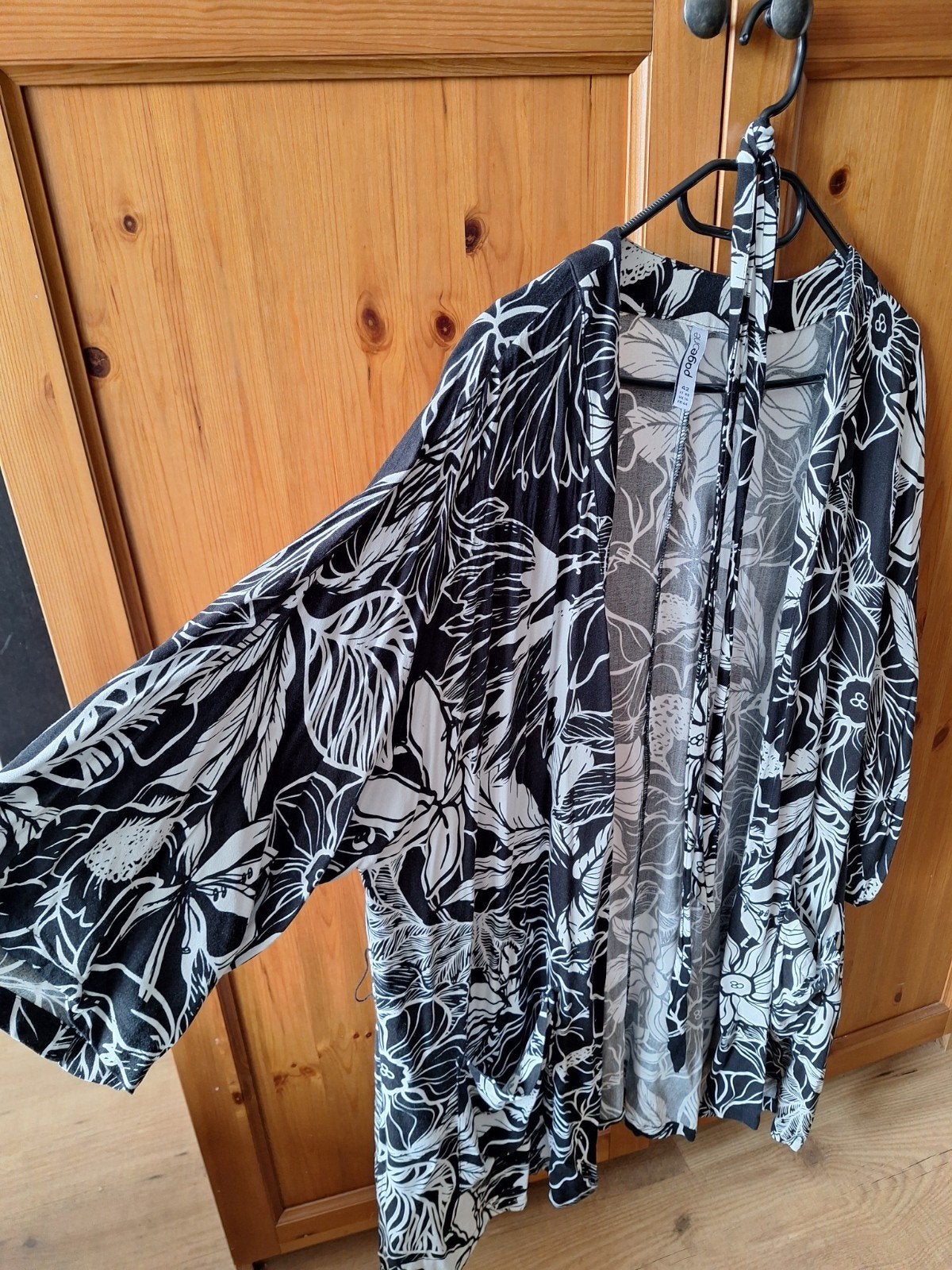 Kimono zwart botanische print offwhite 42-44 nieuwstaat, Ophalen of Verzenden, Zo goed als nieuw, Zwart, Blouse of Tuniek