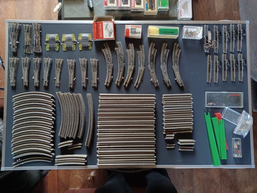 N-Spoor mooie hoeveelheid rails en wissels Piccolo in 1 koop, Hobby en Vrije tijd, Modeltreinen | N-Spoor, Gebruikt, Gelijkstroom
