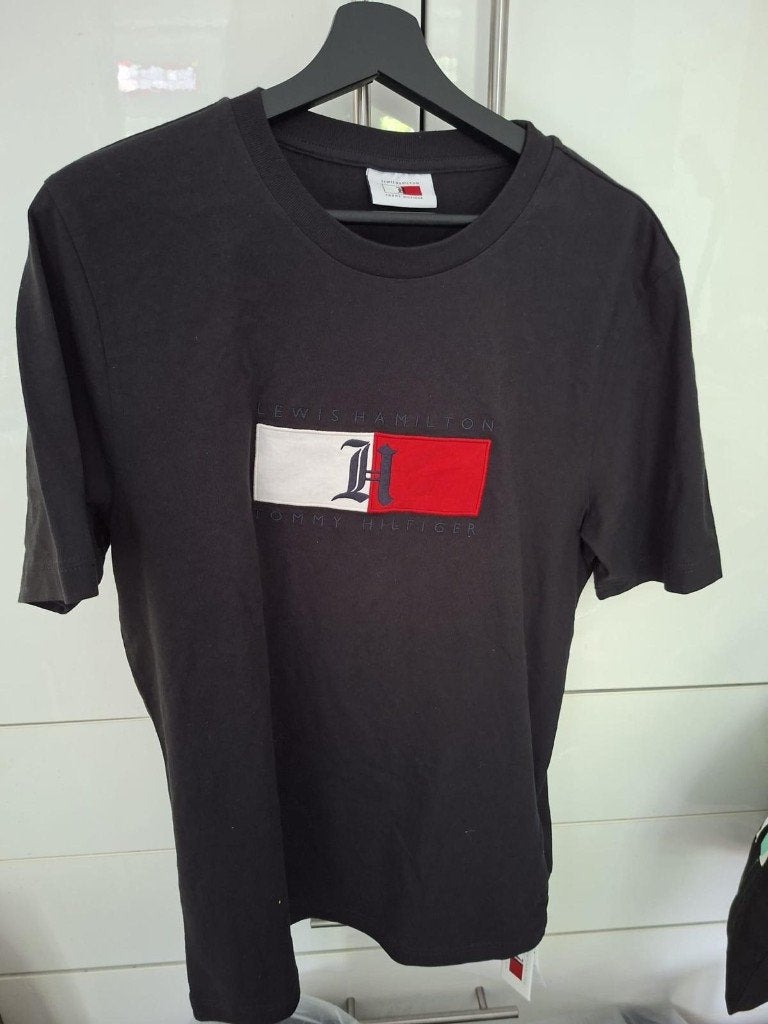 Lewis Hamilton x Tommy Hilfiger t-shirt M  f1, Maat 48/50 (M), Zwart, Tommy Hilfiger, Nieuw