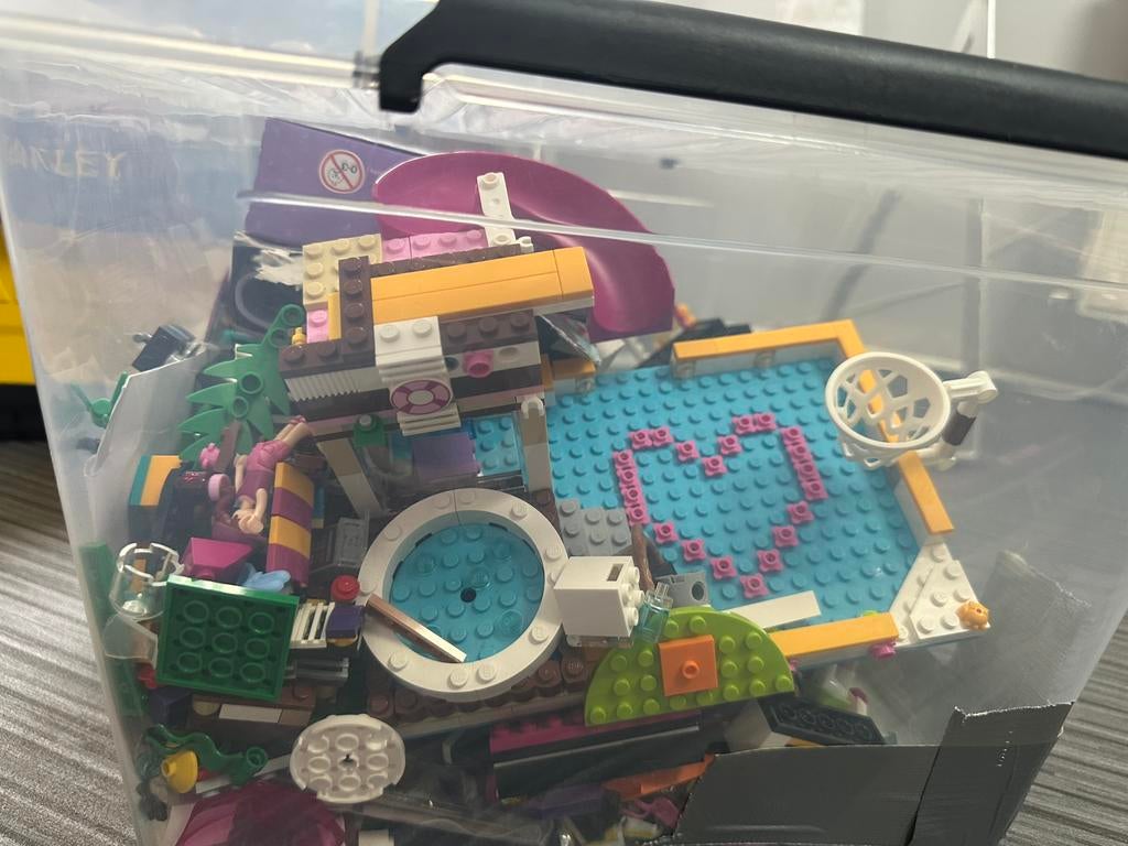 Diverse meiden lego in box, Kinderen en Baby's, Speelgoed | Duplo en Lego, Ophalen of Verzenden, Zo goed als nieuw