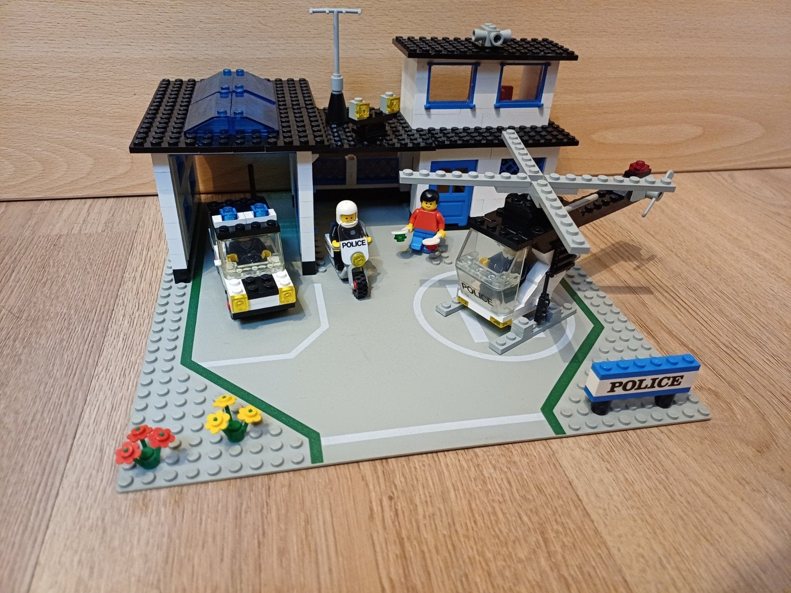 Lego town 6384 police station, Gebruikt, Lego, Ophalen of Verzenden, Compleet