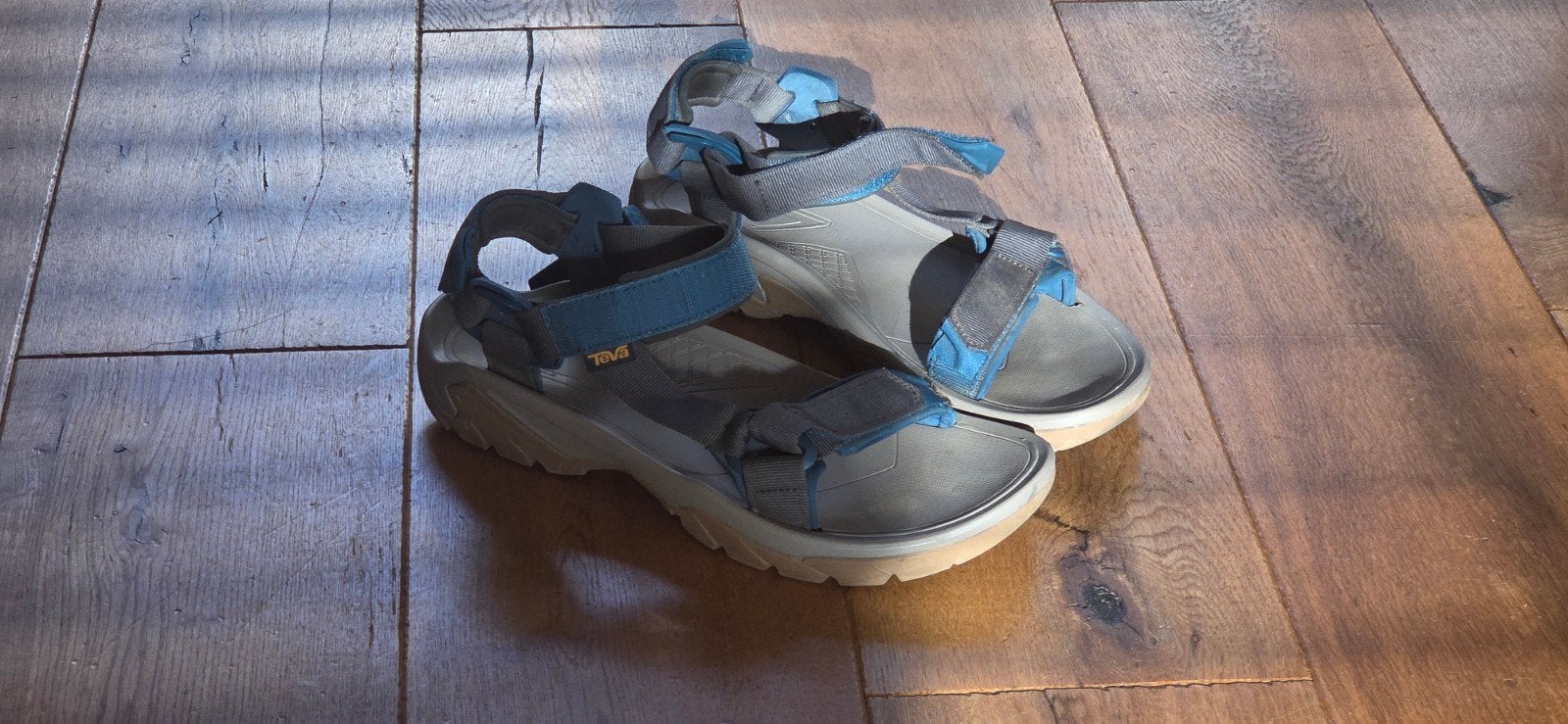 Teva sandalen - Comfortabele wandelsandalen, Kleding | Dames, Schoenen, Teva, Grijs, Gedragen, Sandalen of Muiltjes