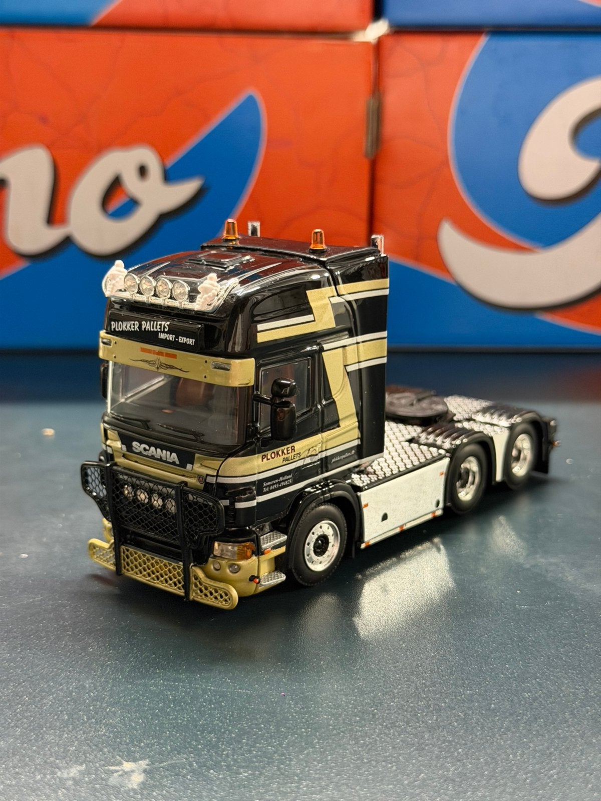 WSI Scania Plokker Pallets 1:50 Limited Edition, Ophalen of Verzenden, Zo goed als nieuw, Bus of Vrachtwagen, Wsi