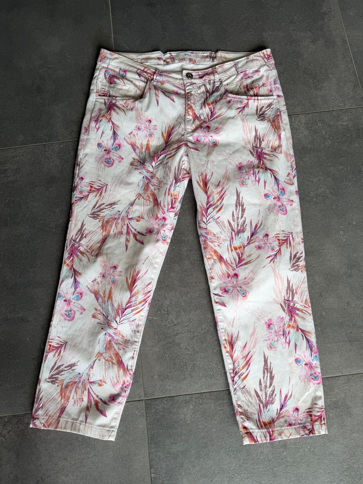 Brax Shakira S bloemenprint broek maat 44, Meerkleurig, Maat 42/44 (L), Ophalen of Verzenden, Driekwart