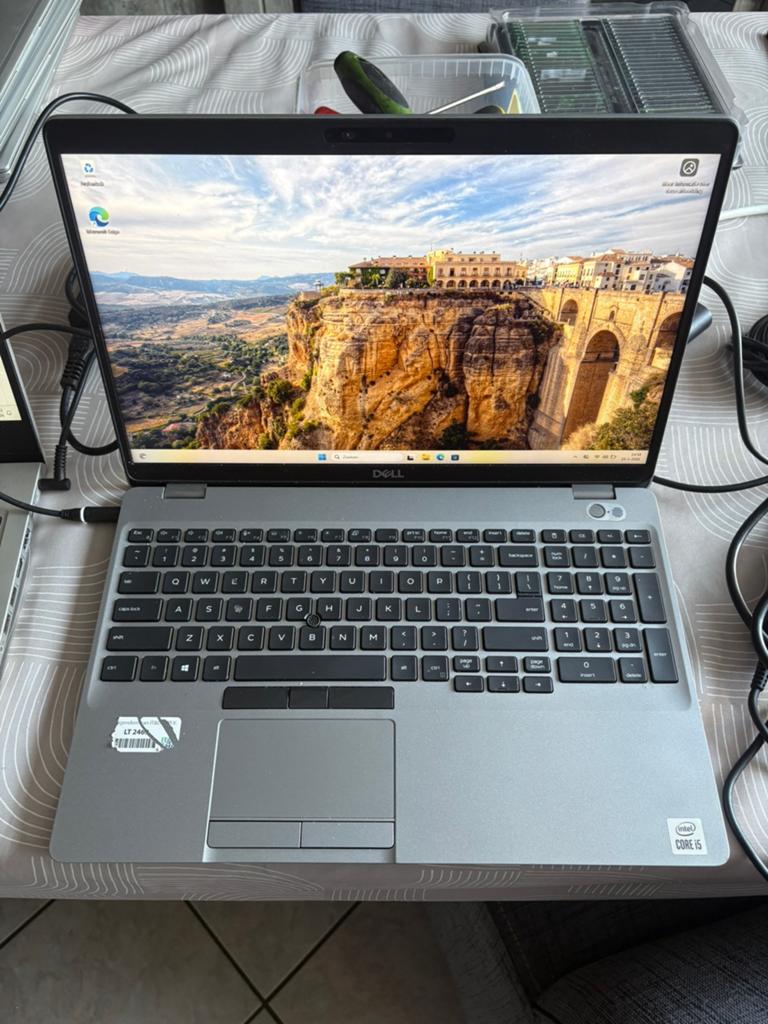 dell 5510 i5-10210u 8gb 256gb ssd windows 11 + adapter, Gebruikt, 2 tot 3 Ghz, 8 GB, Ophalen of Verzenden
