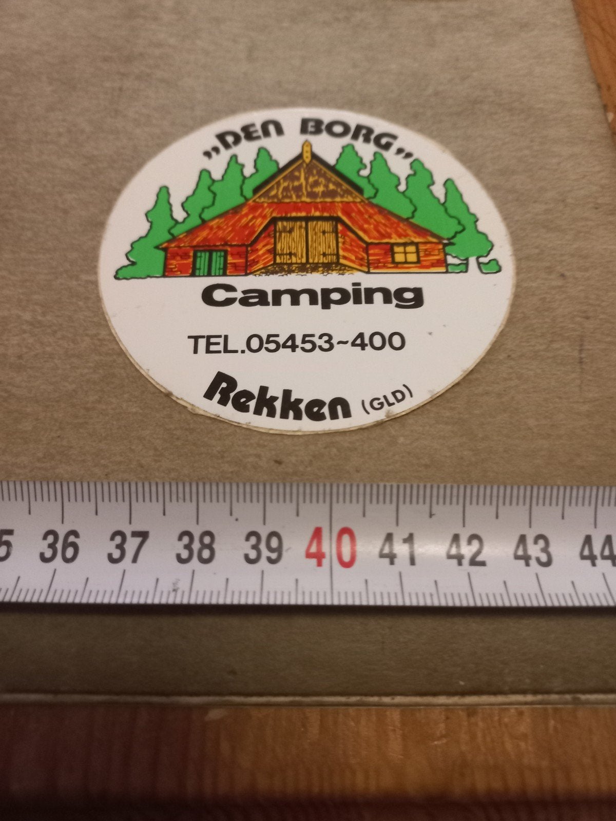 Vintage Sticker "Den Borg" Camping Rekken (GLD), Ophalen of Verzenden, Gebruikt, Overige typen