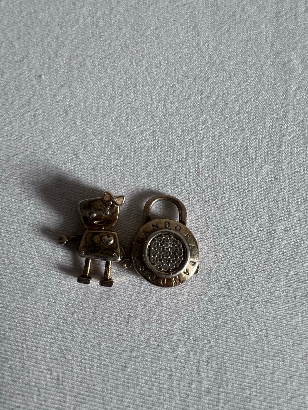 Pandora bedels: meisje en hangslot met strass, Ophalen, Gebruikt, Pandora, 2 of 3 bedels