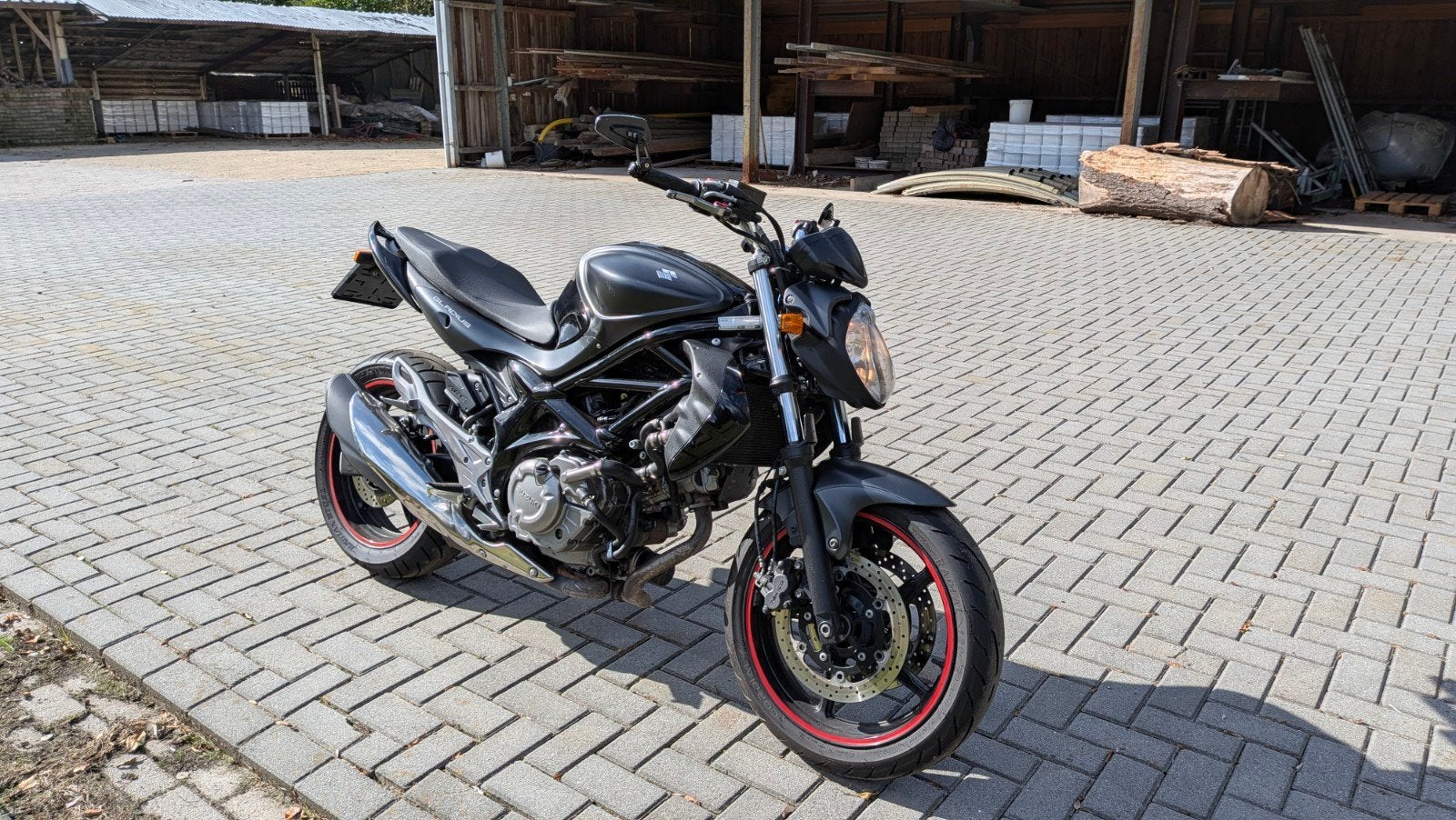 Suzuki SFV650 Gladius 35KW, 2 cilinders, Occasion, Particulier, Minimaal motorrijbewijs A2