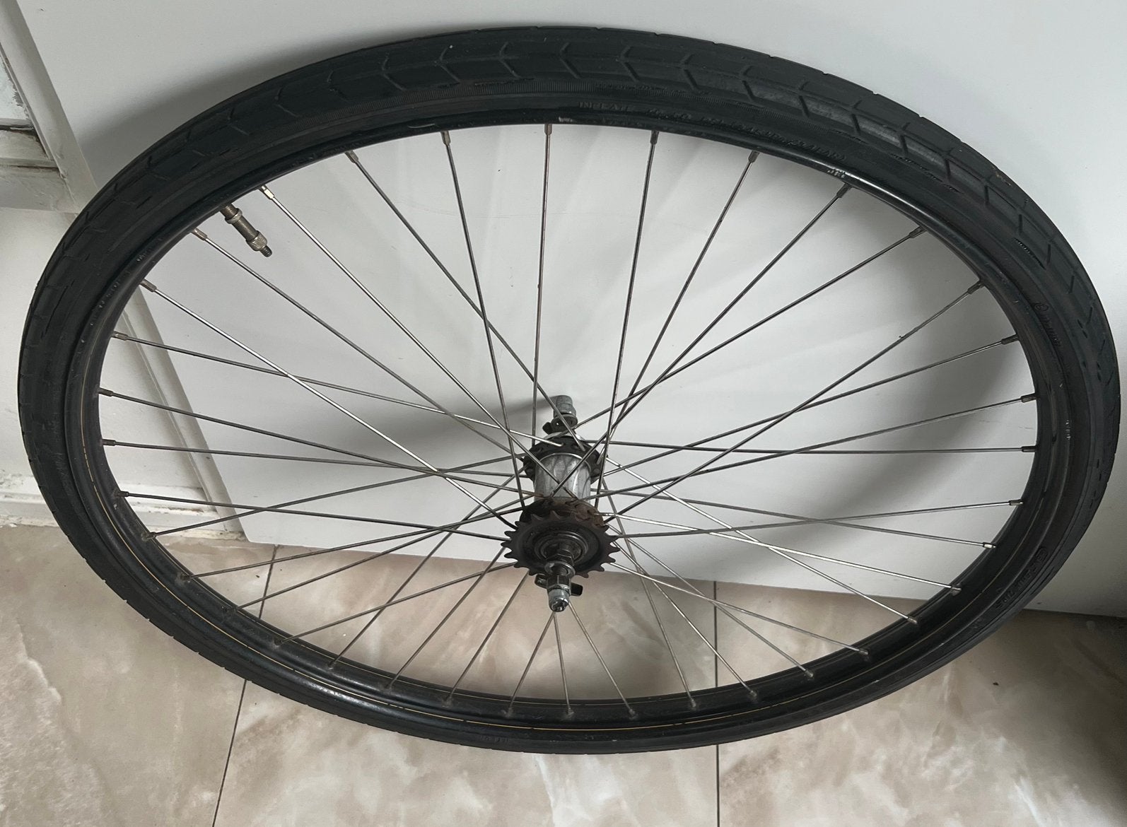 Prima achterwiel 28 inch terugtraprem!, Fietsen en Brommers, Ophalen, Zo goed als nieuw, Wiel