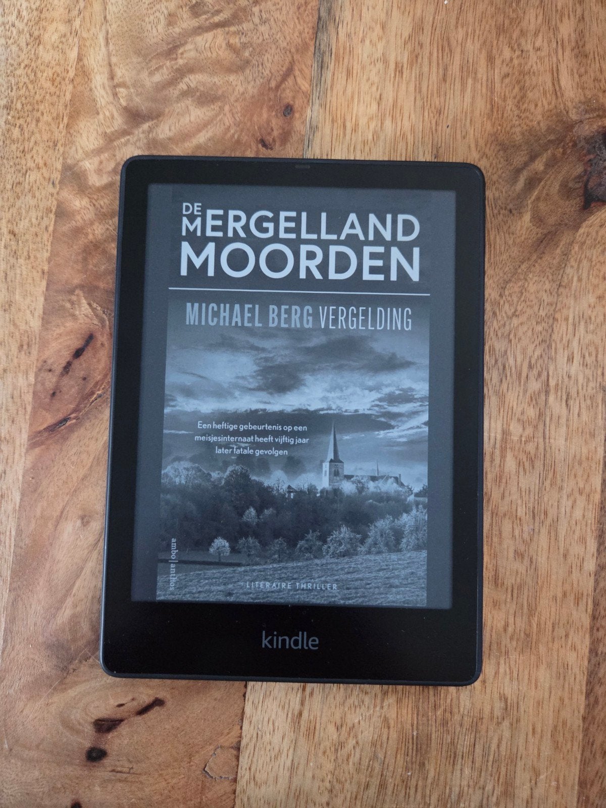 Kindle Paperwhite (11e generatie) met hoes Z.G.A.N., Wi-Fi, Zo goed als nieuw, 7 inch, 16 GB of meer